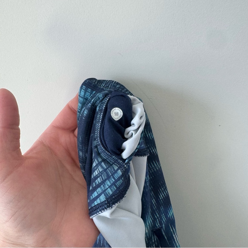 lululemon athletica Blue Multi-Pattern High-Rise capri leggings - Picture 8 of 9
